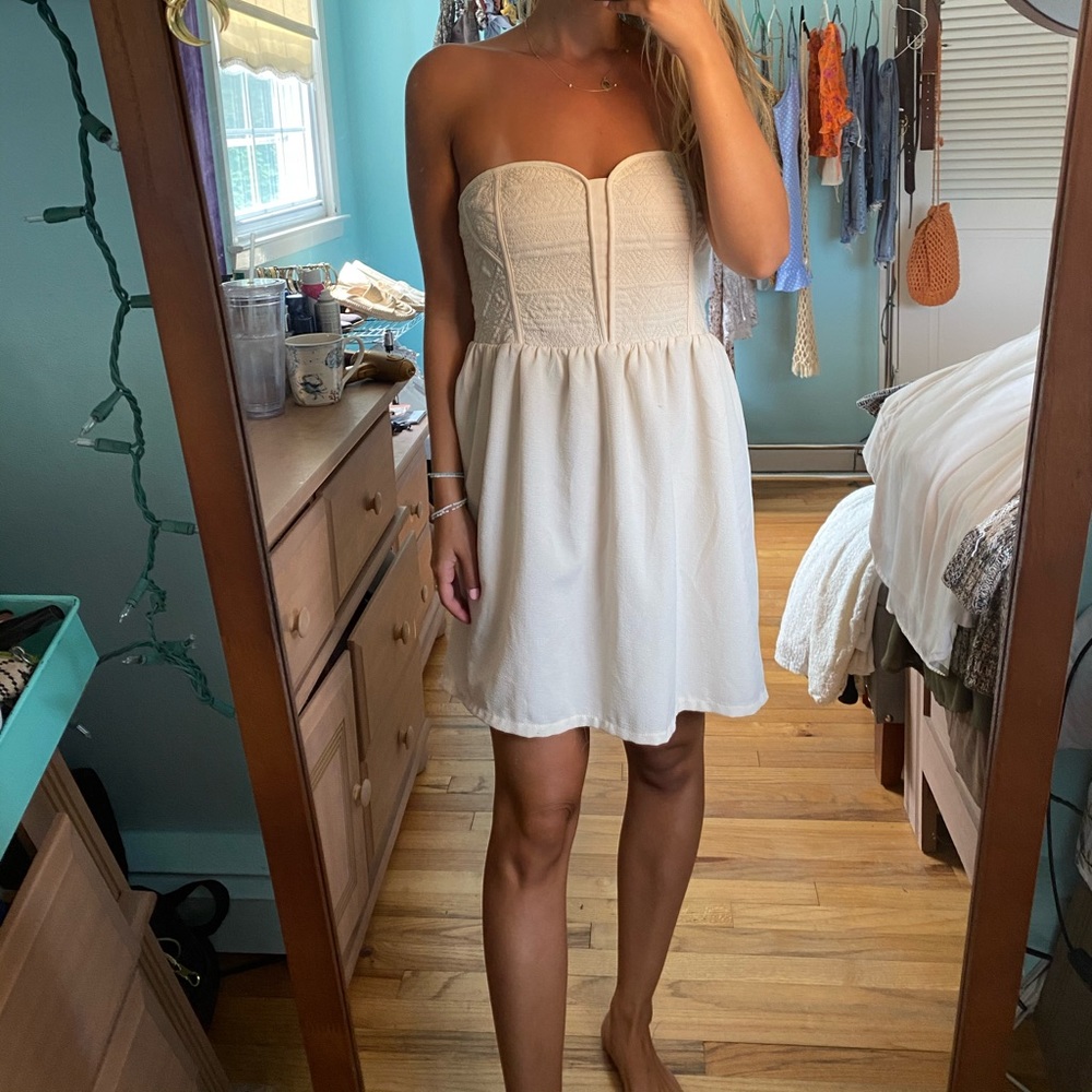 URBAN OUTFITTERS WHITE DRESS